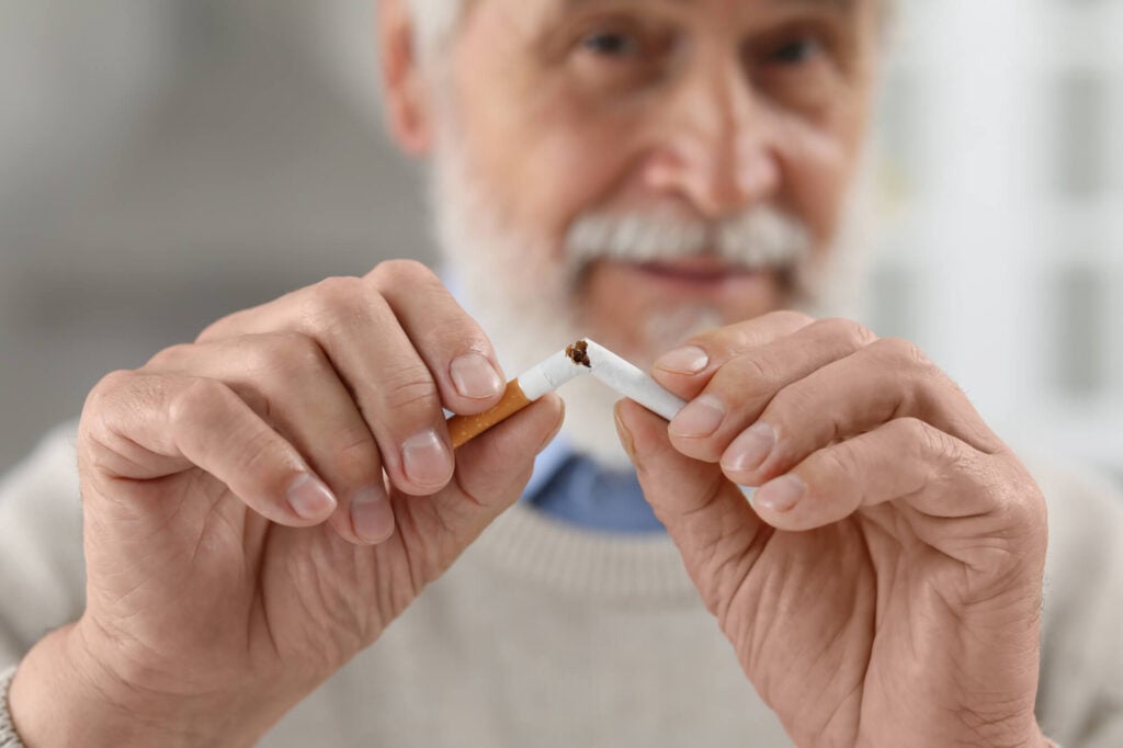 smoking e cigarettes indoors E-cigarettes: no indoor smoking ban planned in England despite WHO call |  Vaping